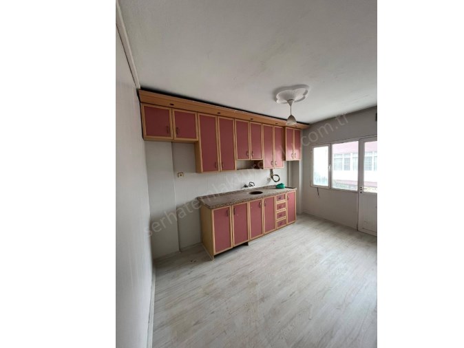 TURGUTLU SATILIK SELVİLİTEPE MAH 2+1 ODA ZEMİN ÜSTÜ 115M2 DOĞALGAZLI BALKONLU KÖŞE DAİRE 