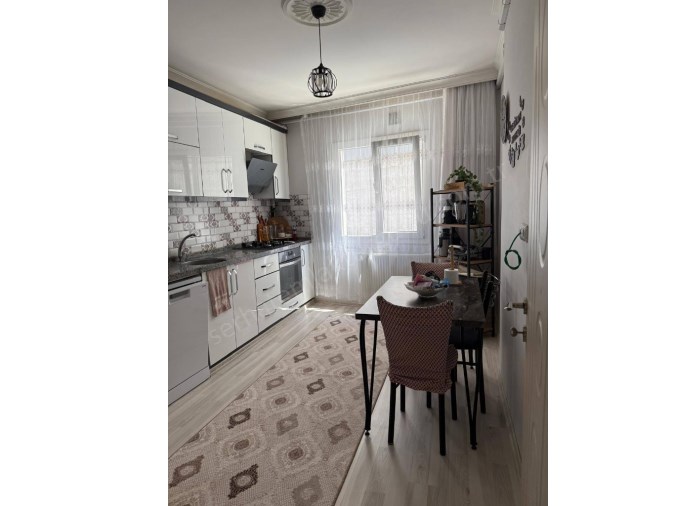 TURGUTLU SATILIK YİĞİTLER MAH ZEMİN ÜSTÜ 2+1 ODA 90M2 DOĞALGAZLI BALKONLU 4 YILLIK DAİRE 