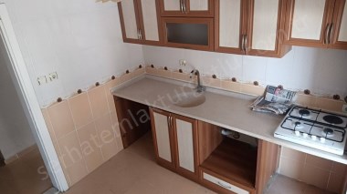 TURGUTLU KİRALIK SELVİLİTEPE MAH 85M2 2+1 ODA ZEMİN KAT BALKONLU DOĞALGAZLI KÖŞE DAİRE 