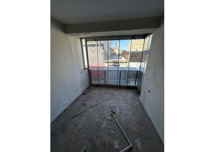 TURGUTLU KİRALIK DÜKKAN OFİS ALTAY MAH BULVAR YAN SOKAĞI 55 M² 2.KAT 1 WC VE BANYO VARDIR 2 ODALI