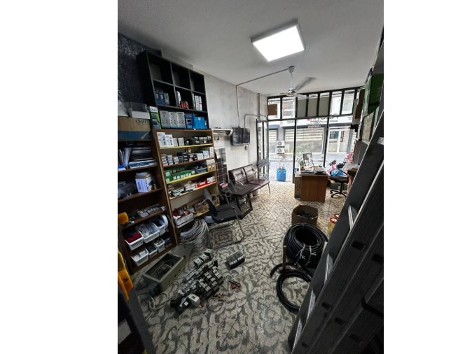 TURGUTLU SATILIK İSTİKLAL MAH 25M2 WC VE LAVABO VARDIR HAZIR KİRACILI DÜKKAN 