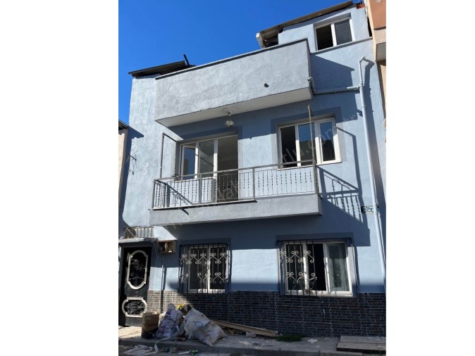 TURGUTLU SATILIK TURGUTLAR MAH 3 KATLI İÇİ VE DIŞI FUL TADİLATLI MASRAFSIZ DAİRELER 