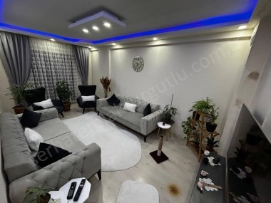 TURGUTLU SATILIK TURGUTLAR MAH 90M2 2+1 ODA 4. KAT BALKONLU TEMİZ AYDINLIK ARKA CEPHE DAİRE 