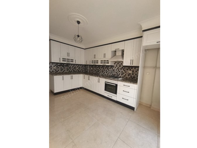 TURGUTLU SATILIK YENİ MAH 145M2 3+1 ODA 4. KAT DOĞALGAZLI ÇİFT BALKONLU 5 YILLIK DAİRE 