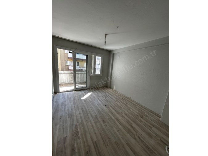 TURGUTLU SATILIK YEDİ EYLÜL MAH CADDE ÜZERİ 2. KAT 3+1 105M2 DOĞALGAZ SOBALI ÇİFT BALKONLU DAİRE