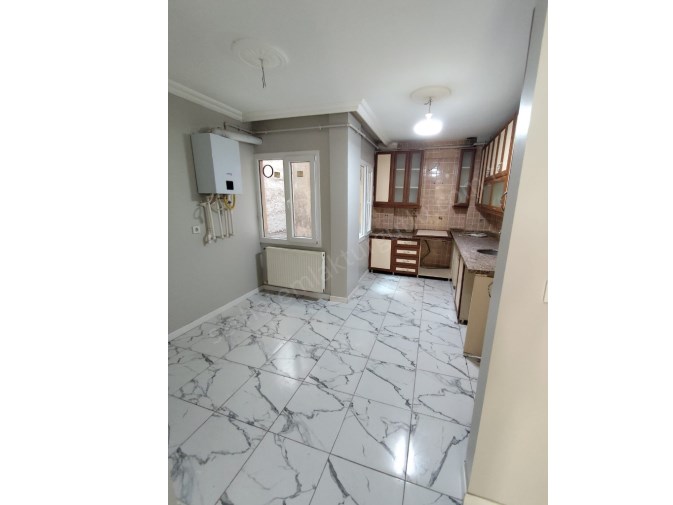 TURGUTLU KİRALIK ŞEHİTLER MAH 100M2 2+1 ODA 2. KAT DOĞALGAZLI BALKONLU DAİRE 