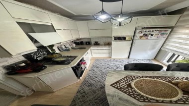 TURGUTLU SATILIK YILDIRIM MAH 115M2 3+1 ODA 115M2 DOĞALGAZLI CAM BALKONLU 15 YILLIK DAİRE 