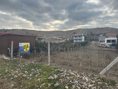 KAYI MAHALLESNDE 0.60 EMSAL 3 KAT VİLLA İMARLI ETRAFI TELLİ ARSA