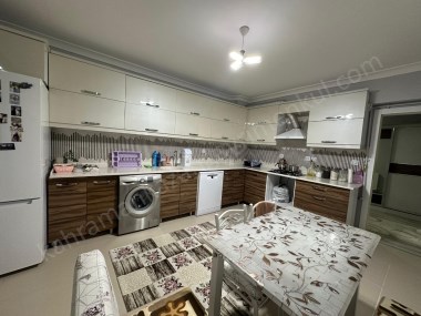 3 CEPHELİ MERKEZDE 4+1 160 M2 ARA KATTA 4 YILLIK DAİRE