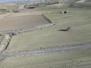 K.KAZAN GYODAN AHİ MAHALLESİNDE 1227M YOLA CEPHE BAHÇELİK TARLA
