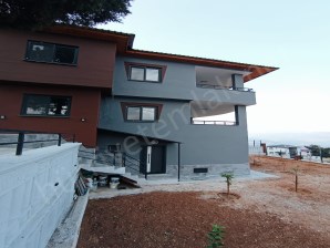 POZANTI YENİKONACIKTA 400 M2 ARSA İÇERSİNDE ALT BAĞIMSIZ ÜST KAT DUBLEX SATILIK VİLLA