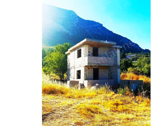 ADANA İLİ POZANTI İLÇESİNDE GENİŞ ARSA İÇERİSNDE MANZARAYA HAKİM KABASI BİTMİŞ VİLLA EVİ