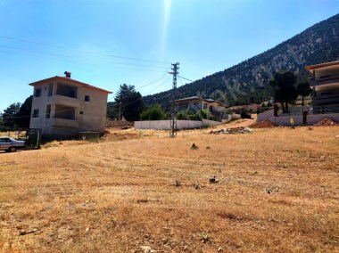 POZANTI YENİKONACIKTA BOZKIRLI MEVKİİNDE 400 M2 İMARLI İFRAZLI SATILIK ARSA