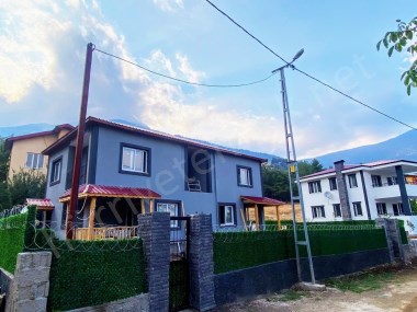 POZANTI YENİKONACIKTA KIRINTI MEVKİİNDE 2+1 BİTİŞİK NİZAM YAZLIK