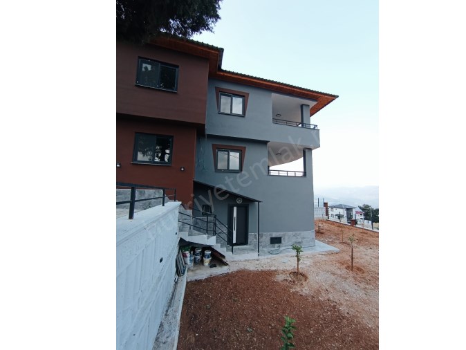 POZANTI YENİKONACIKTA 400 M2 ARSA İÇERSİNDE ALT BAĞIMSIZ ÜST KAT DUBLEX SATILIK VİLLA