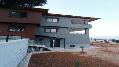 POZANTI YENİKONACIKTA 400 M2 ARSA İÇERSİNDE ALT BAĞIMSIZ ÜST KAT DUBLEX SATILIK VİLLA