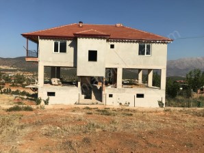 KORKUTELİ SIMANDIR SATILIK 3 KATLI EV VE BAHE
