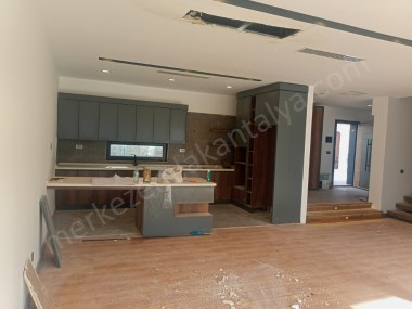 KEPEZ ODABAŞI LÜX SİTE İÇİ SATILIK HAVUZLU TRİPLEXS 5+1 VİLLA 
