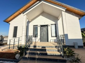 ANTALYA DÖŞEMEALTI ÇIPLAKLI 4+1 SATILIK VİLLA