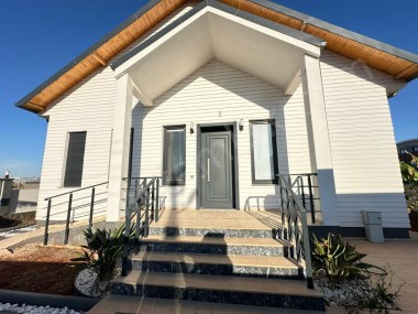 ANTALYA DÖŞEMEALTI ÇIPLAKLI 4+1 SATILIK VİLLA