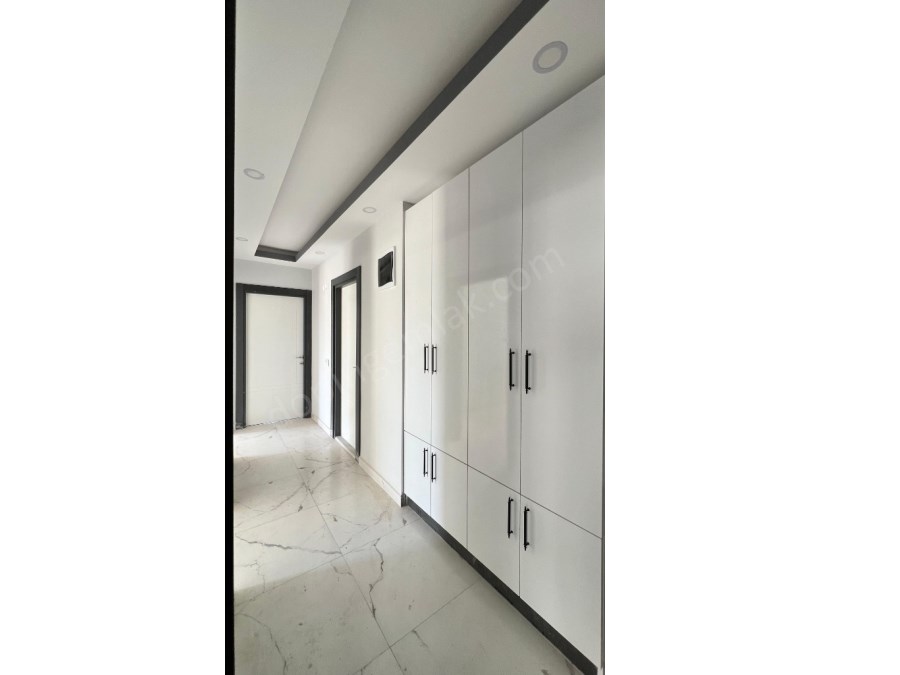 TRAMVAY_DURAĞINA_YÜRÜME_MESAFESİNDE_KAT GENİŞLİĞİNDE SATILIK 2+1 GENİŞ DAİRE