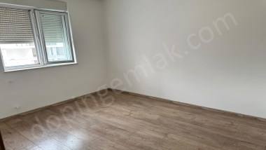 varsak karşıyakada katta daire 1.kat 