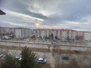 YILDIZKENT ANA CADDEDE İÇİ FULL YAPILI SATILIK 3+1 DAİRE