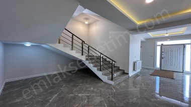 DADAŞKENTTE SIFIR İÇİ FUL YAPILI LÜKS FIRSAT VİLLA