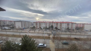YILDIZKENT ANA CADDEDE İÇİ FULL YAPILI SATILIK 3+1 DAİRE
