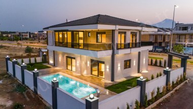 Muhteşem Bir Yapıt, Altınkale de Müstakil Havuzlu Satılık 430 m2 Villa
