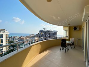EXKLUSIVE 3-ZIMMER-WOHNUNG IN TOSMUR/ALANYA – STRANDNAH & XXL BALKON! AUFENTHALTSERLAUBNIS GEEIGNET
