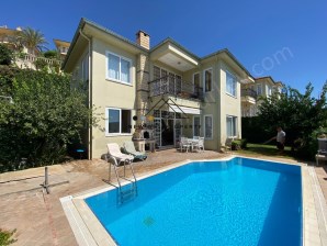 MEERBLICK-VILLA MIT PRIVATPOOL – LUXUS & FREIZEIT WIE IM 5-STERNE-RESORT