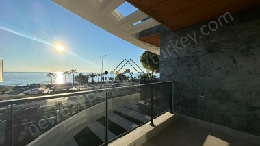 ERSTE MEERESREIHE IN KESTEL/ALANYA – MODERNE ECKWOHNUNG MIT DIREKTEM MEERBLICK | NEUBAU 2025