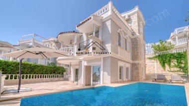 ARCHITEKTONISCHES HIGHLIGHT MIT MEDITERRANEM FLAIR MIT MEER- UND BURGBLICK