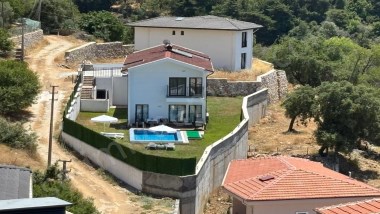 MARMARİS SÖĞÜT TE 632 M2 ARSA İÇİNDE SATİLİK HAVUZLU VİLLA