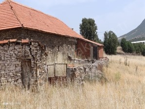 EŞME AHMETLER KÖYÜ 62 DÖNÜM İÇERİSİNDE SATILIK ÇİFTLİK