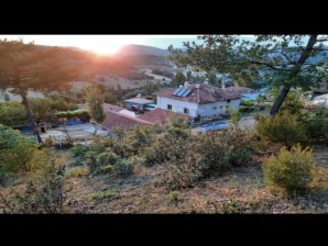 CİĞERDEDE KÖYÜNDE 4.900 M2 ARSA İÇİNDE 244 M2 KAPALI BESHANE