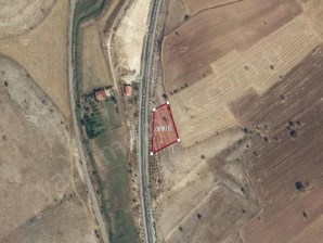 ELMACIK KÖYÜNDE ANA YOLA CEPHE 1.697 M2 SATILIK TARLA