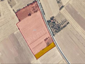 SUSUZÖREN KÖYÜ 3.500 M2 İÇİNDE EVİ BULUNAN SATILIK TARLA
