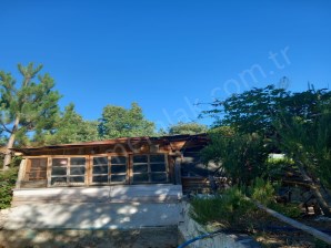 EĞLENCE KÖYÜNDE 5302M2 İÇİNDE SATILIK TEK KATLI EV VE TARLASI