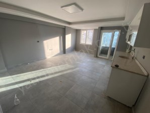 İZMİR YOLUNA CEPHE 1+1 ALTTAN ISITMALI 75 M² KİRALIK APART DAİRE