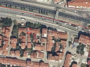 DİKİLİTAŞ KÖPRÜSÜ YANINDA İÇİNDE 2 KATLI EVİ OLAN ARSA 