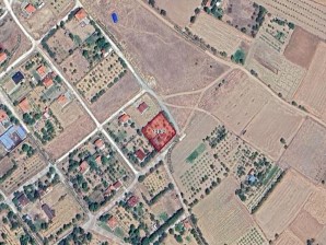 SUSUZÖREN KÖYÜNDE 1317 M2 ARSA İÇERSİNDE 3+1 BALKONLU PREFABRİK EVİ BULUNAN HOBİ BAHÇESİ