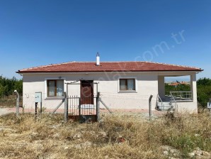 ELMACIKTA 1.080 M2 ARSA İÇERİSİNDE TEK KATLI YENİ EVİ OLAN ARSA