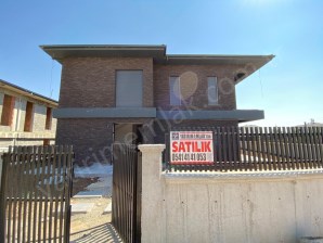 FATİH MAHALLESİ VİŞNELİK CİVARINDA SATILIK ULTRA LÜKS KÖŞE VİLLA