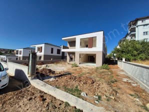 KEMALÖZ MAHALLESİ SUBAŞI YURDU YAKINI 5+1 DUBLEKS SATILIK VİLLA 