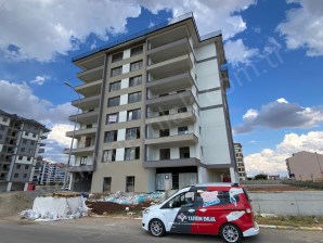 CADDE 276DA HAVUZLU SİTE İÇERSİNDE 4+1 ARA KAT SATILIK DAİRE