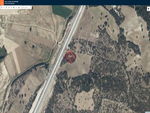 UŞAK   KÜTAHYA YOLU ÜZERİNDE ANA YOLA CEPHE 2423M2 SATILIK TARLA 