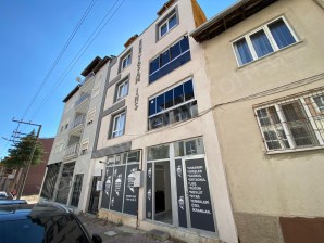 CUMHURİYET MAHALLESİNDE CADDE ÜZERİNDE KİRACILI SATILIK DÜKKAN