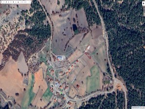 KARABEYLİ KÖYÜNDE 366M2 KÖY İÇERİSİNDE SATILIK TARLA 